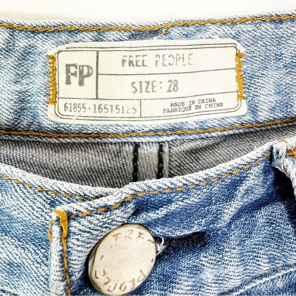 Free People Lacey Stilt Distressed Denim Lace Trim Jeans Light Blue Size 28 - Picture 8 of 14